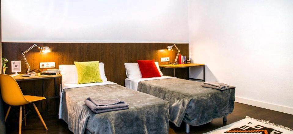 Traveller House Apartment Barcelona Bagian luar foto