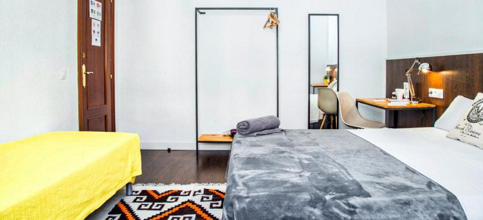 Traveller House Apartment Barcelona Bagian luar foto