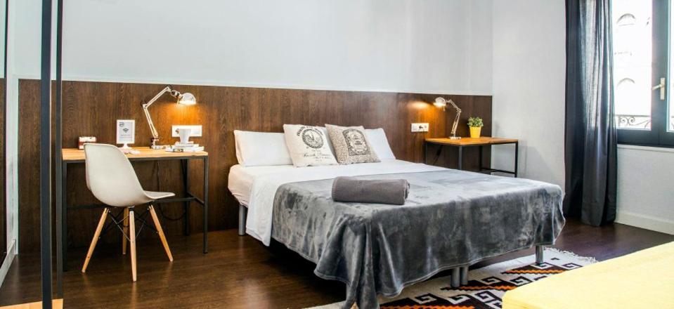 Traveller House Apartment Barcelona Bagian luar foto