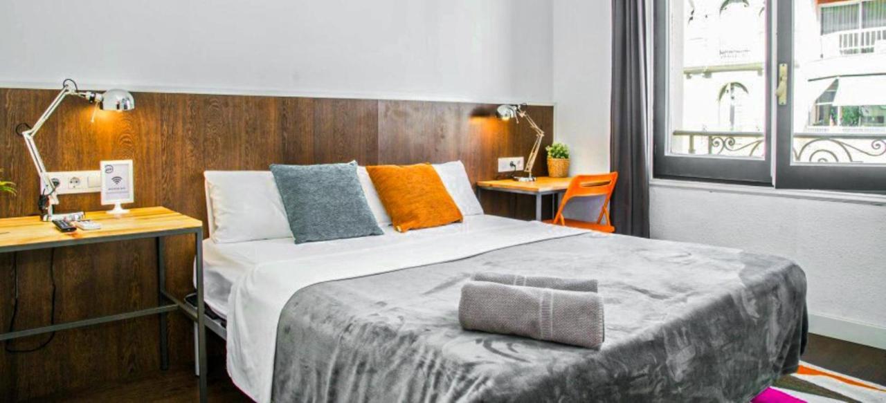 Traveller House Apartment Barcelona Bagian luar foto